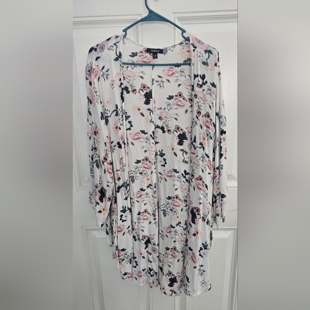 Torrid floral coverup size 3/4